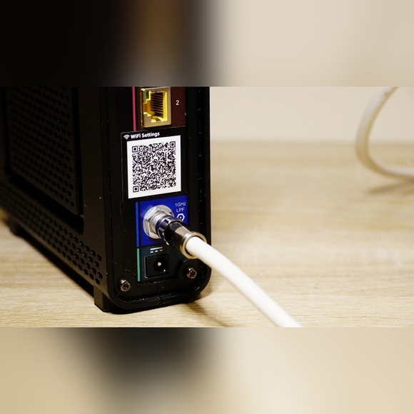 ARRIS SURFboard and RG6 Coax Cable - Picture 10 of 12